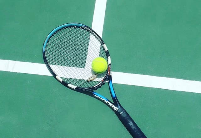 racquet Medium.jpeg